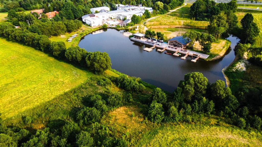 Mazury noclegi nad jeziorem z wyżywieniem i basenem, Hotel Azzun Orient SPA&Wellness