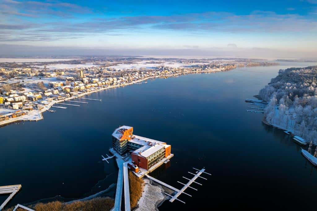 Mazury noclegi nad jeziorem z wyżywieniem i basenem, otel Mikołajki Leisure & SPA - Destigo Hotels
