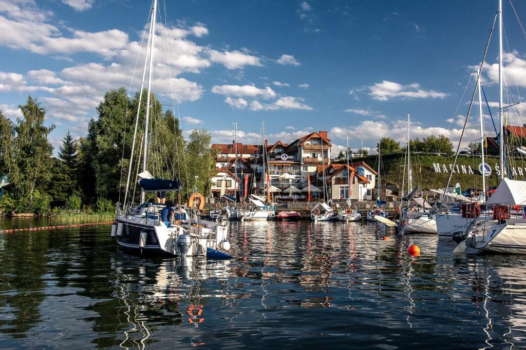 Mazury noclegi nad jeziorem z wyżywieniem i basenem, Marina Śniardwy Resort