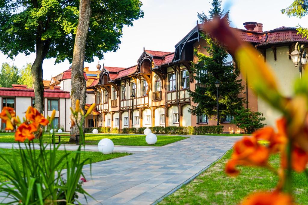 Mazury noclegi nad jeziorem z wyżywieniem i basenem, Hotel Anders