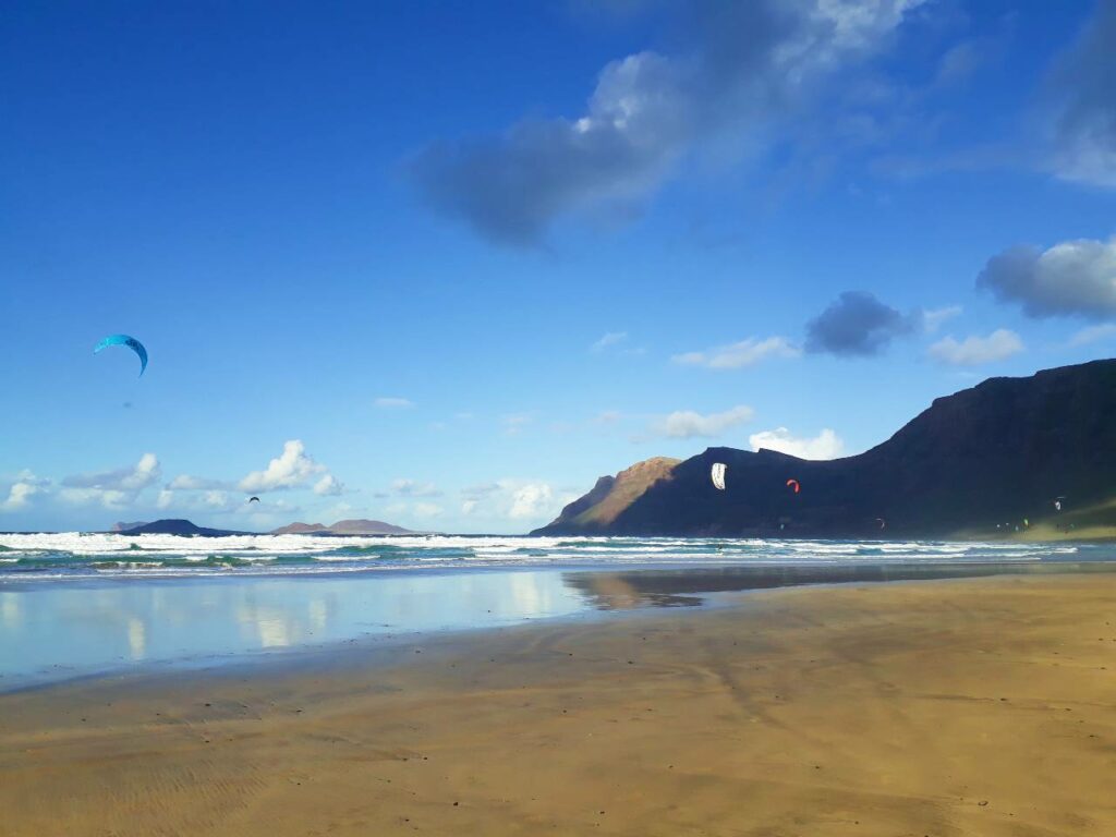 plaza-famara-lanzarote
