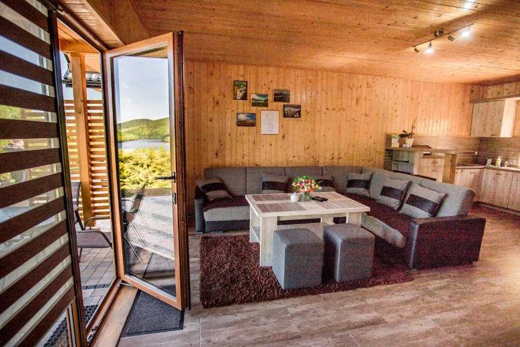 domek z widokiem na góry