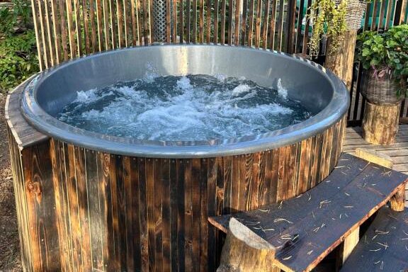 Domki w lesie z jacuzzi, nad jeziorem Kaszuby