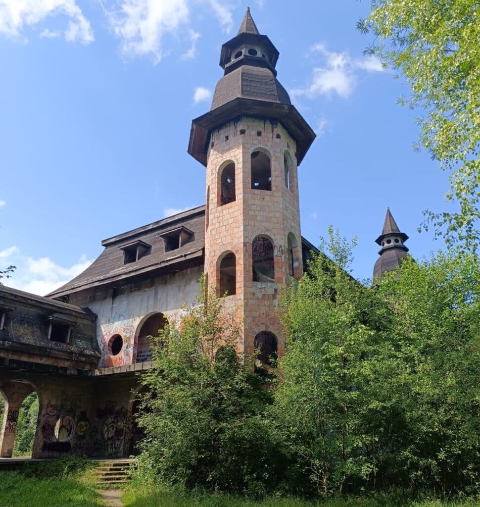 Szwajcaria Kaszubska, Zamek w Łapalicach