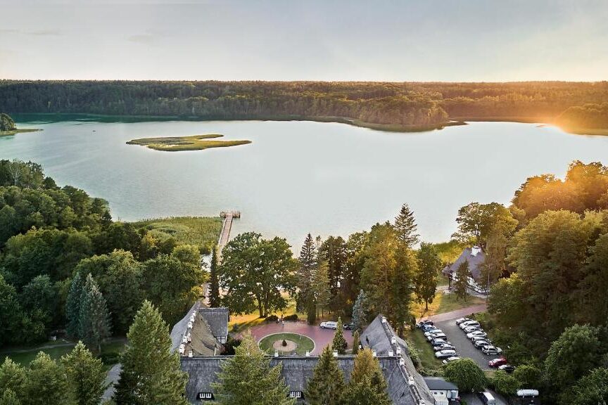 Mazury noclegi nad jeziorem z wyżywieniem i basenem, Ośrodek Wypoczynkowy Łańsk